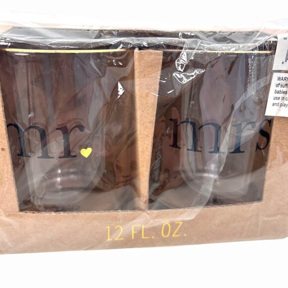 NIB NWT MR & MRS SET OF 2 ROCKS GLASSES METALLIC GOLD HEART WEDDING BRIDAL GIFT - Picture 3 of 7